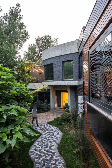 Продаётся здание 1я линия (М.Улугбекский р-н)