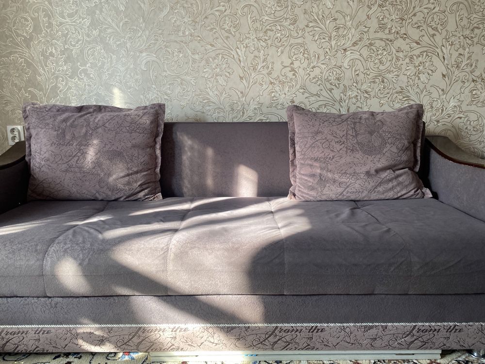 Продам диван раскладной с 2мя подушками