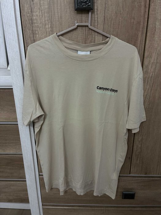 Tricou Crem Barbati H&M imprimeu " Canion Days " , Marimea M -EUR40-