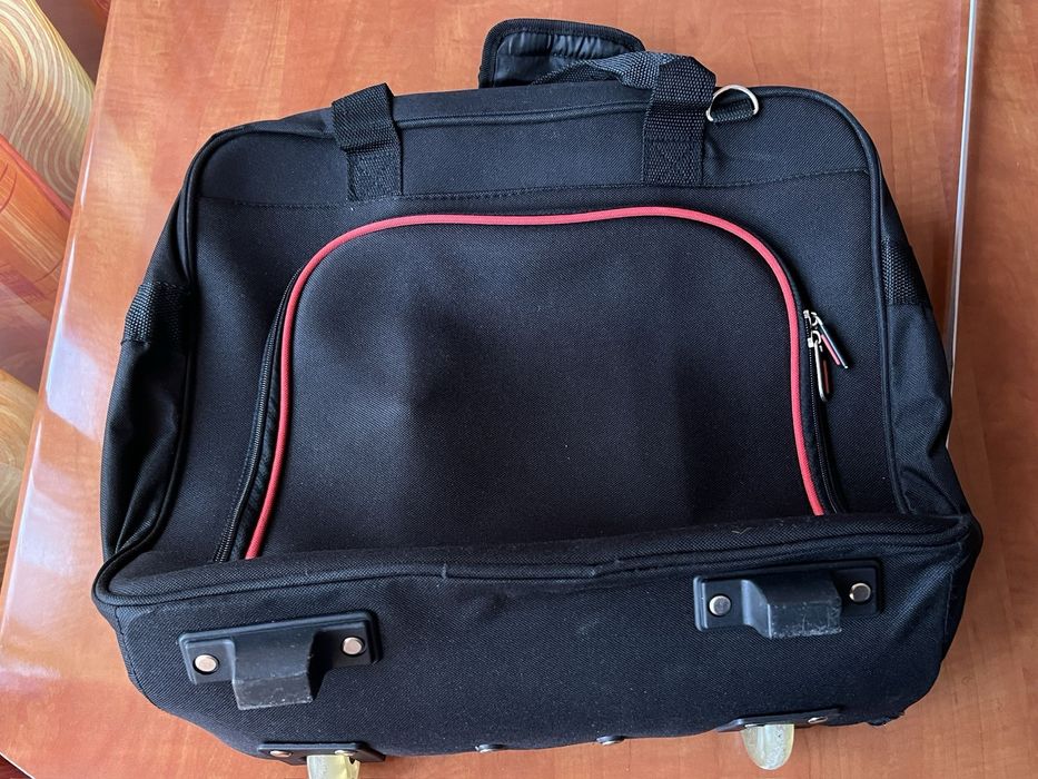 Geanta de umar  cu roti  si maner extensibil