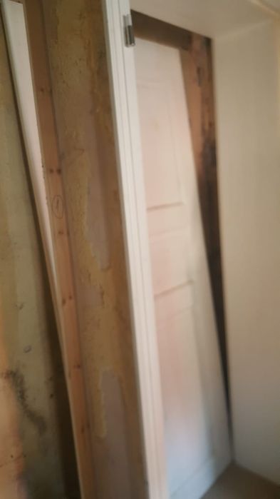 Vând ușa pentru camera.