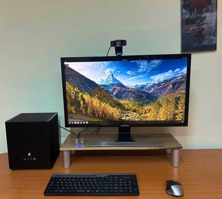 Fanless mini-workstation с Quadro T600 -  IMB-1211-D - 4K 28'' UHD