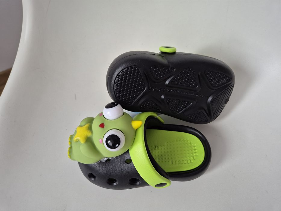 Papuci crocs copii cu jucărie