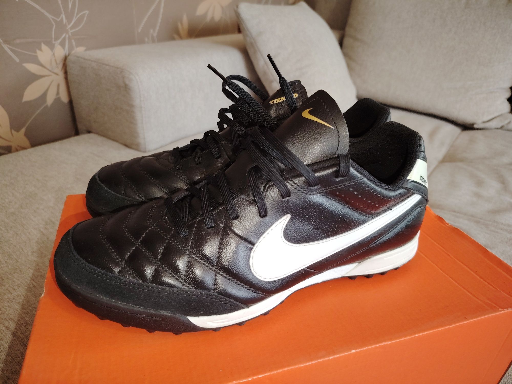Nike Tiempo стоножки, размер по етикет 44, отговоря на 43, естествена
