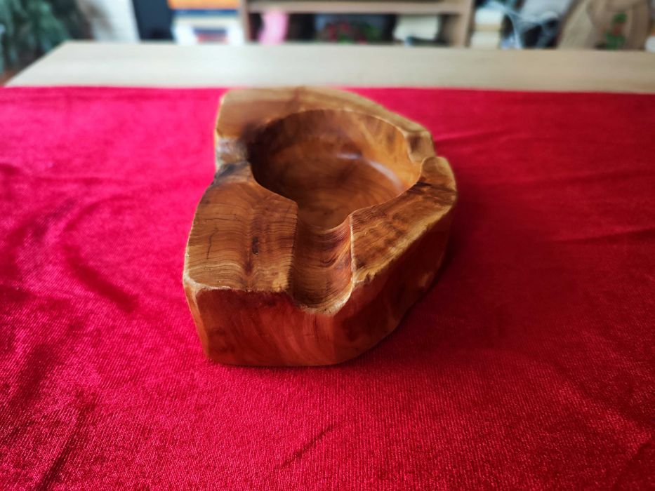 Дървен ръчно правен пепелник за пури