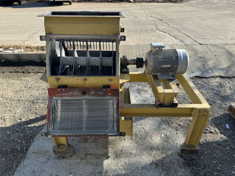 Moara cu ciocanele si ventilator
