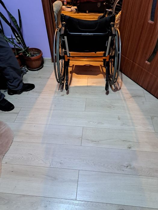 Vind carut pentru persoane cu handicap.