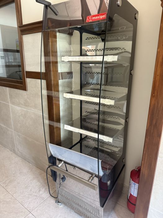 Vitrina frigorifica verticala pentru expunere produse / bauturi