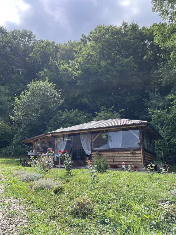 De închiriat "Cabana la Lulu" cu ciubăr,lac și foișor închis