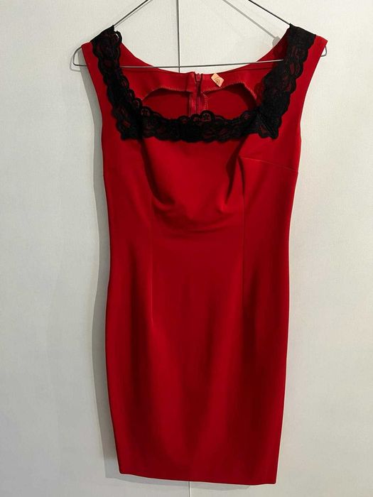 rochie rosie cu dantela neagra in partea superioara marimea S 36