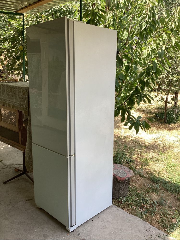 продается холодильник