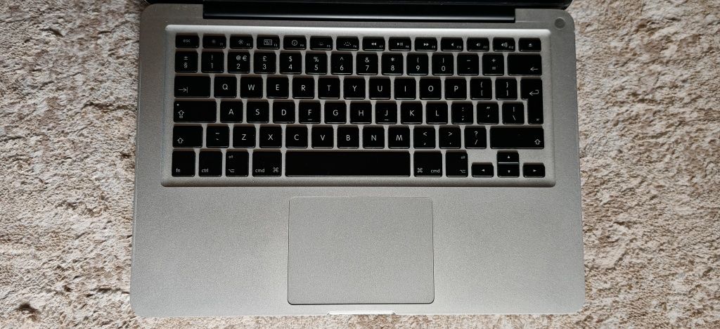 Macbook pro 13"  mid 2010