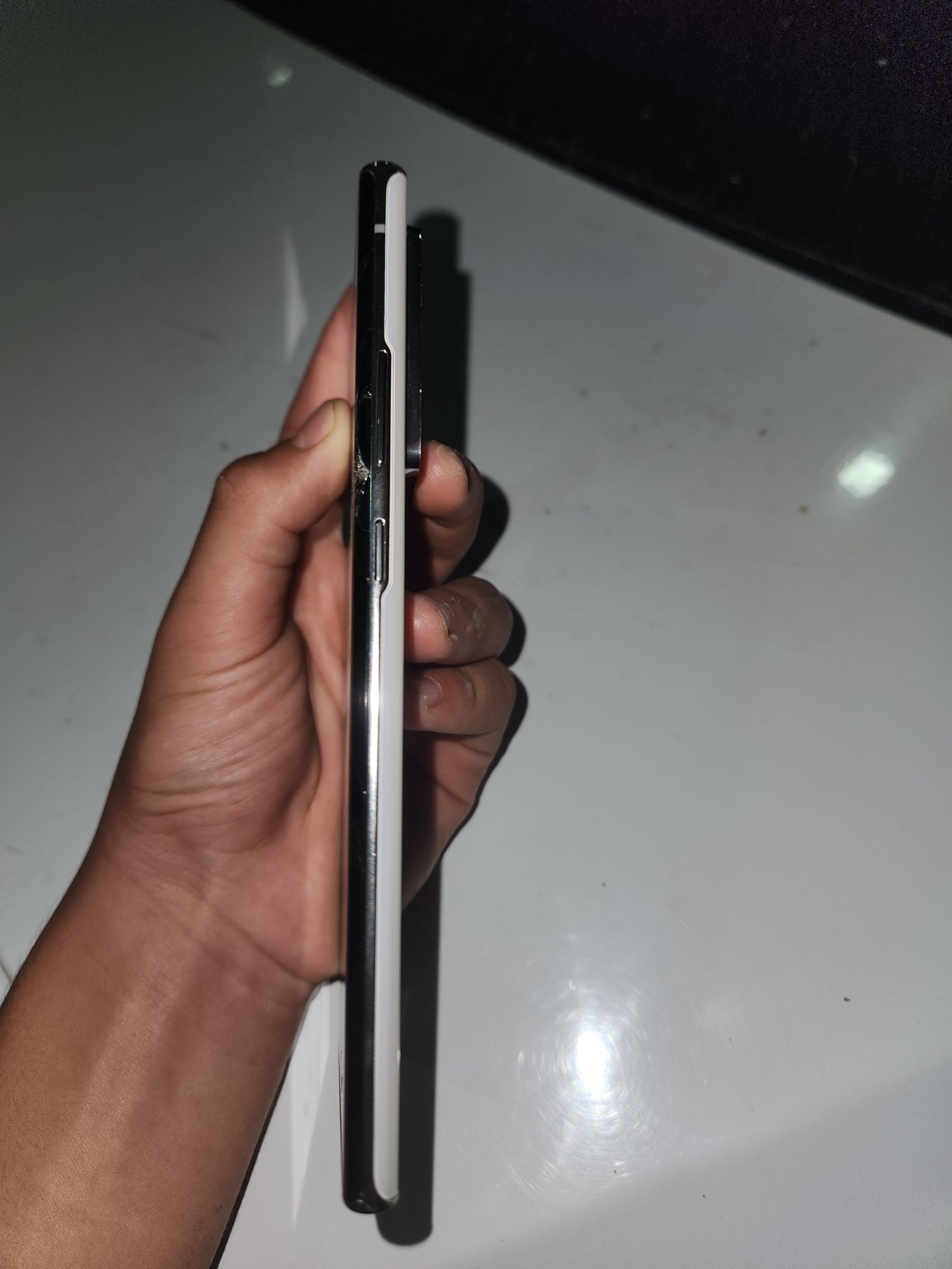 Samsung Not 20 Utra  xotira: 256 GB aybi ekrani kuygan holos boshqa ya