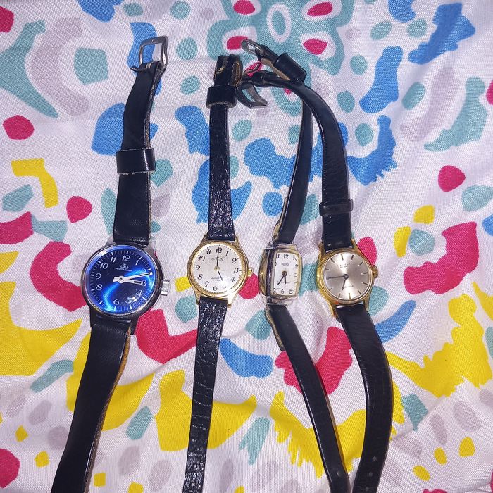 Vând ceasuri mecanice