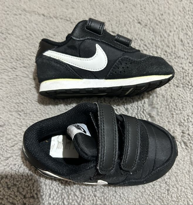 Adidasi Nike nr 23,5