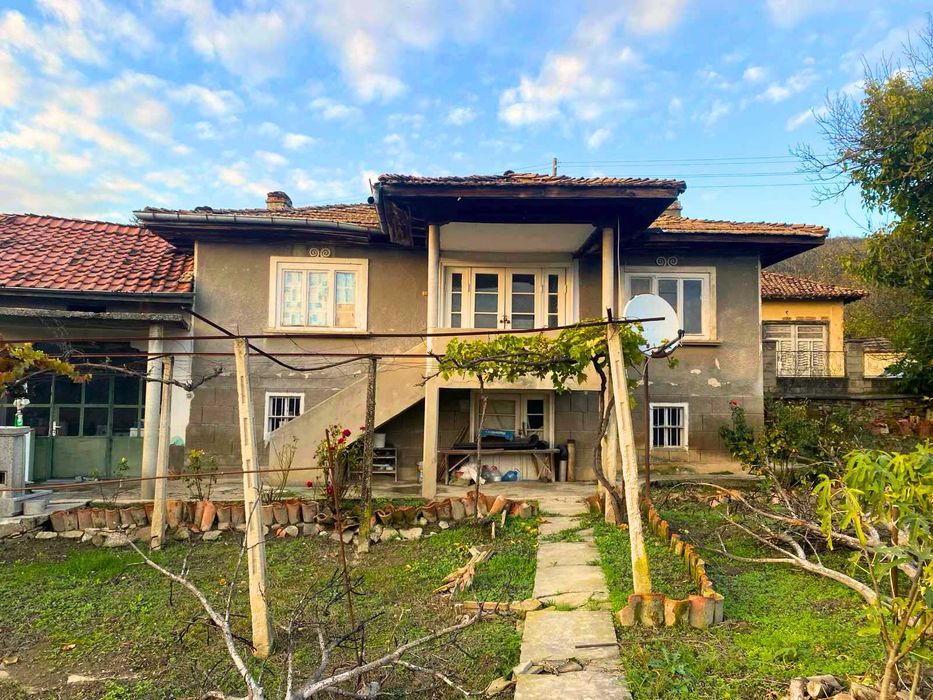 Продава КЪЩА, с. Янково, Шумен