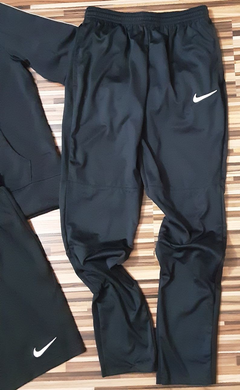 (S) 158-170 NIKE Calvin klein  оригинални екип 3 части(79лв),шорти(40л