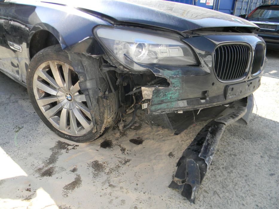 Dezmembrari  BMW 7 (F01, F02, F03, F04)  2008  > 2015 750 i Benzina