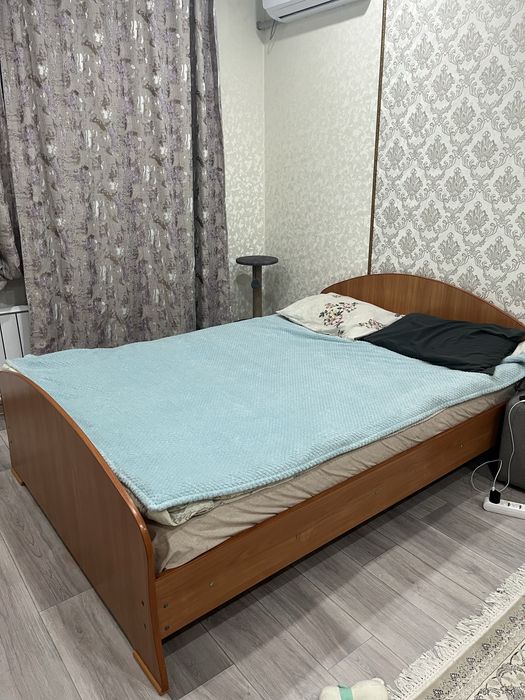 Продам кровать с матросом и трюмо с зеркалом