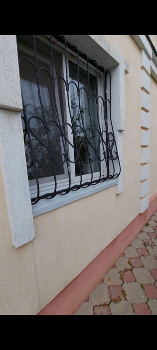 Двери, решётки на окна