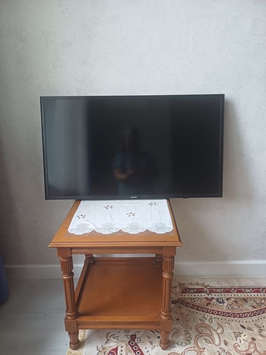 Телевизор диг.105 см б/у хорош.сост.( пульт ) цена 60 тг .торг .
