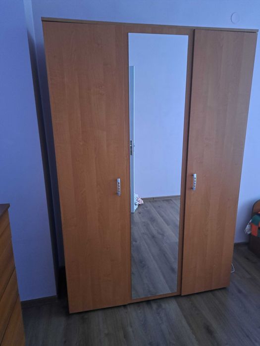 Мебели за стая:приста с ракла,трикрилен гардероб и скрин- СПЕШНО!!!