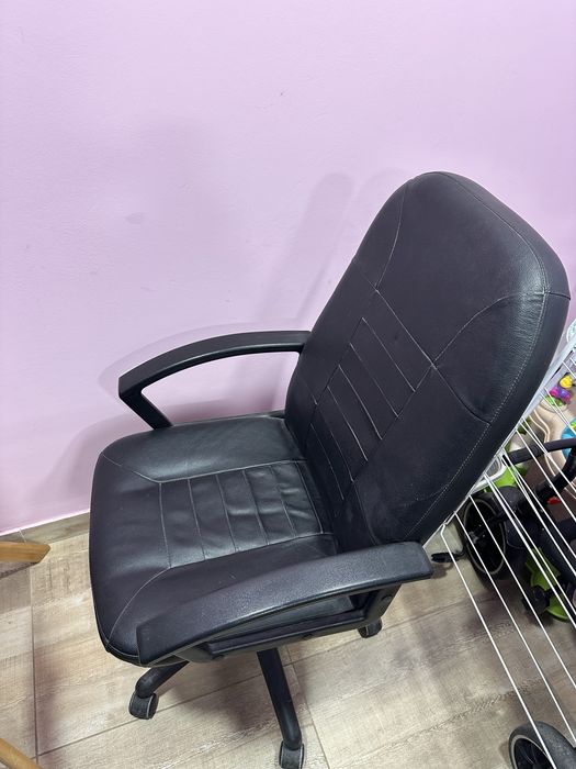 Кожен въртящ Стол