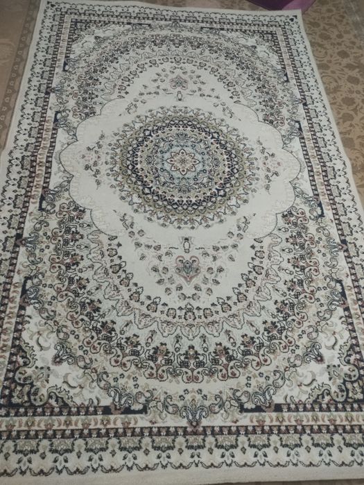 Ковер  не толстый. Турецкий. В отличном состоянии