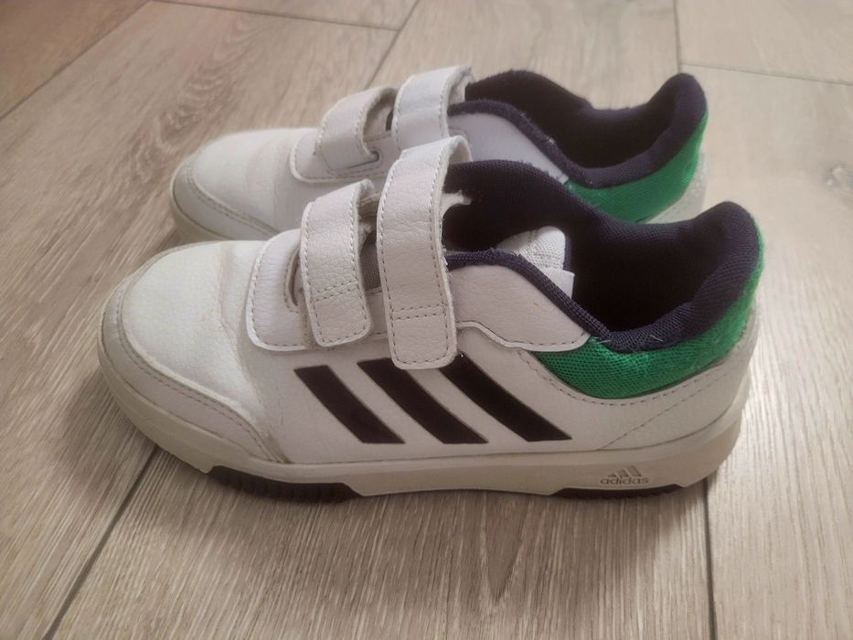 Adidași mărimea 33