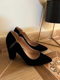 Pantofi negri de catifea
