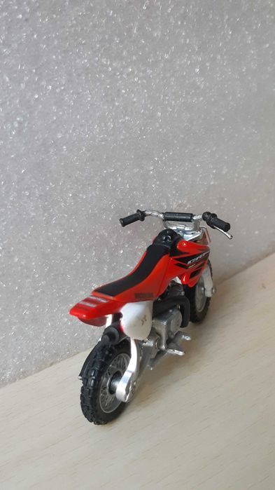 Vând motocicleta jucarie Honda CRF