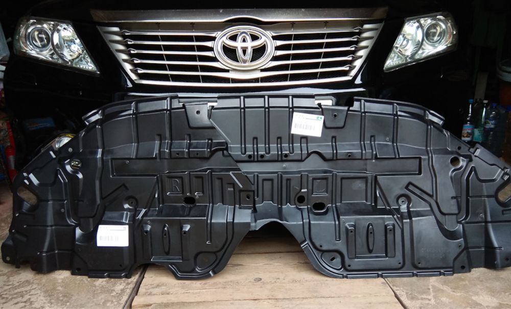 Пластиковая защита бампера Toyota Camry 50 с 2011 по 2014