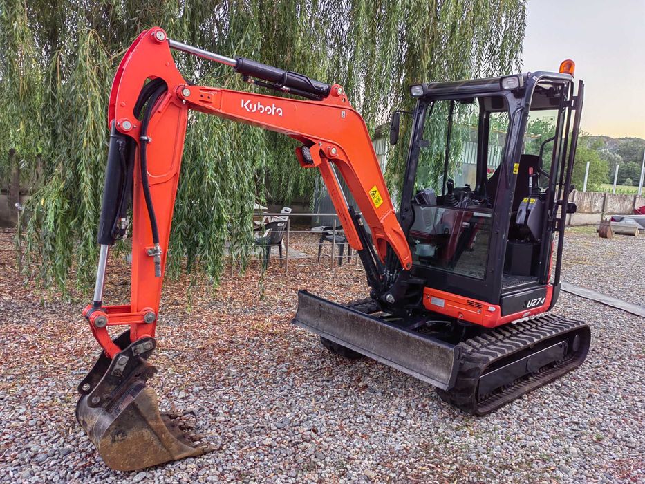 Miniexcavator de inchiriat