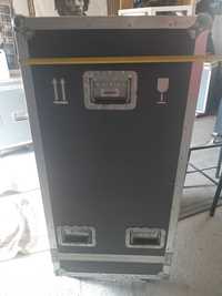 Flight case transport echipamente