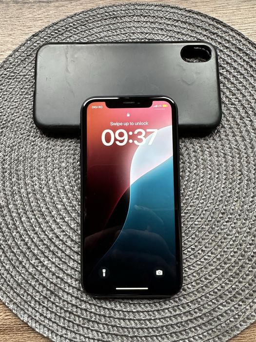 Vand telefon Xr black 128Gb