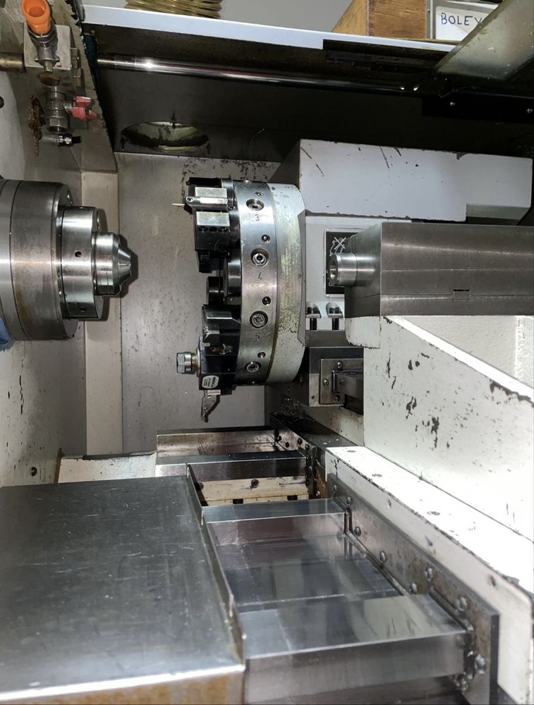 CNC Струг с ЦПУ - 4 осен с Ц ос (C axis) Стругов център