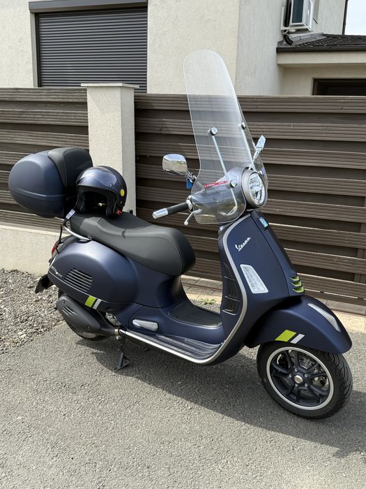 Vespa GTS300 SuperTech – Blu Energico Matt