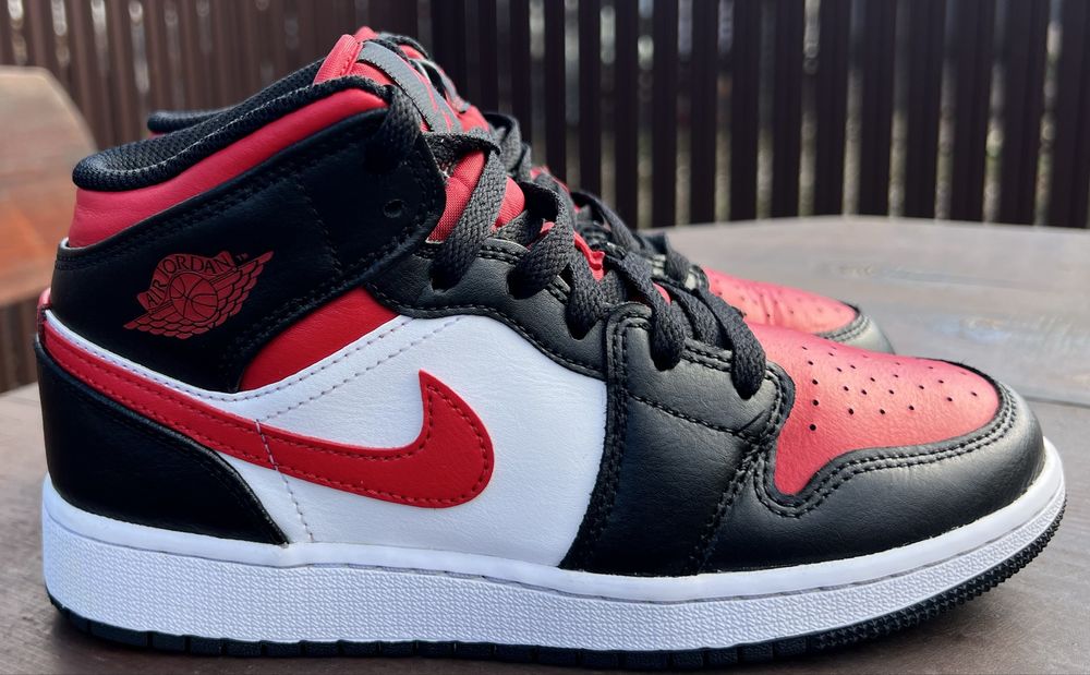 Air Jordan 1 Mid.. produs original