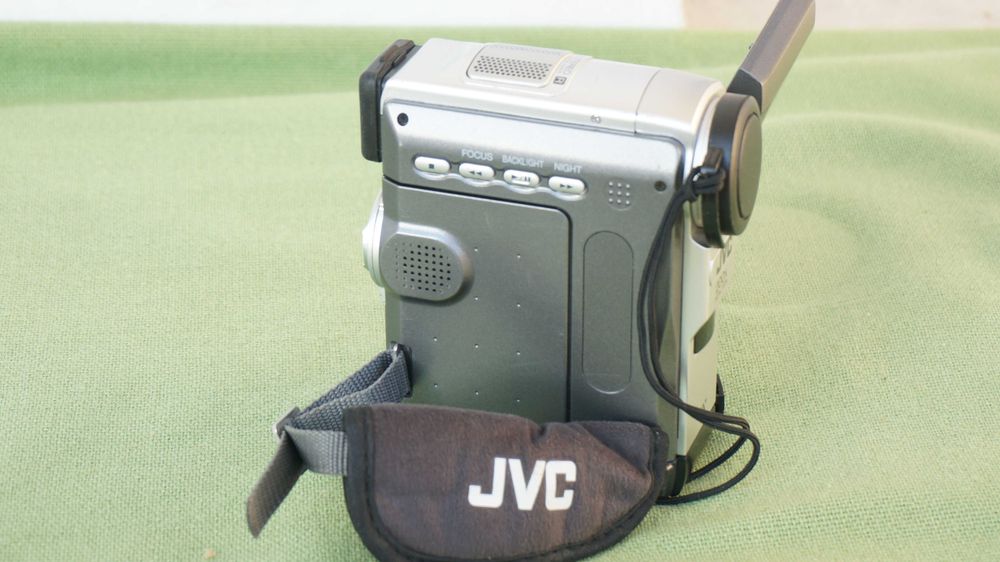 Video camera cu monitor LCD MiniDv JVC GR-VF75