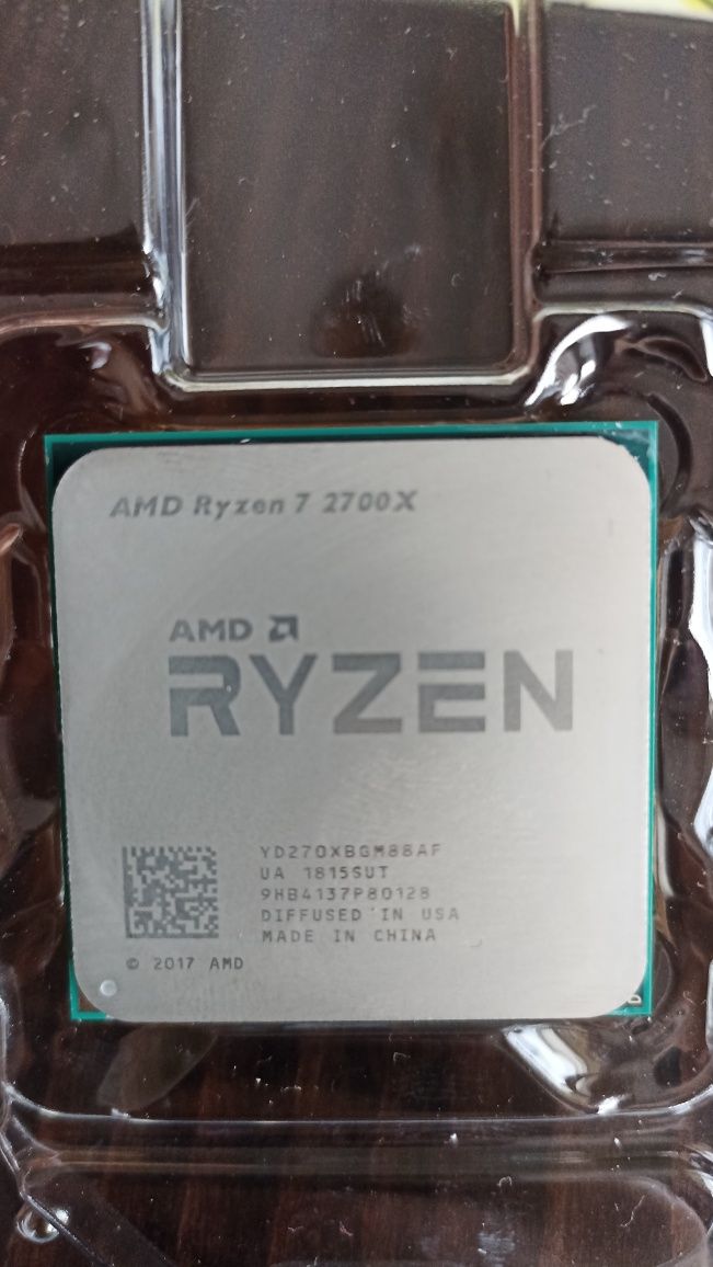 Ryzen 7 2700X AM4 zen+ процесор 8-ядрен , 16-нишки