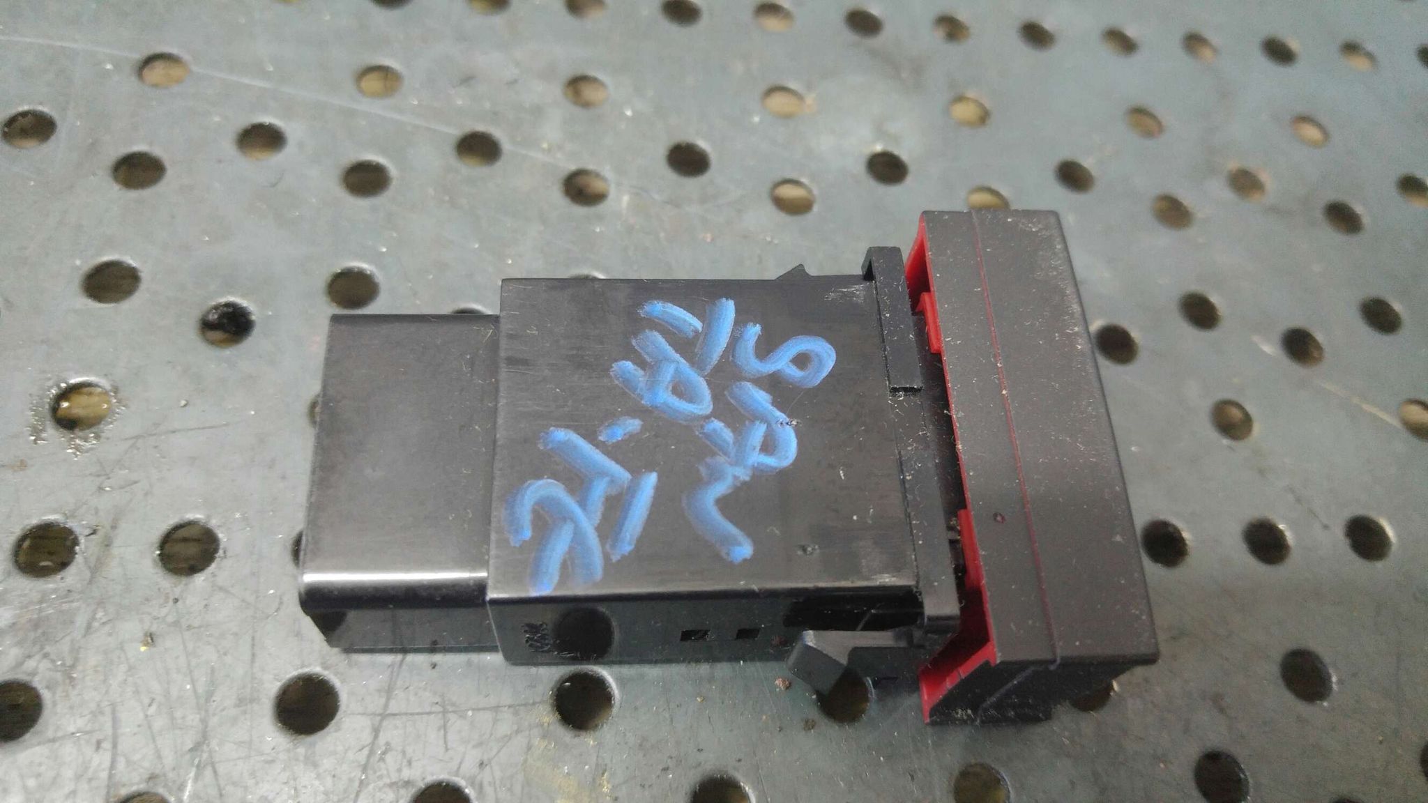 Buton avarii hyundai santa fe 2 cm