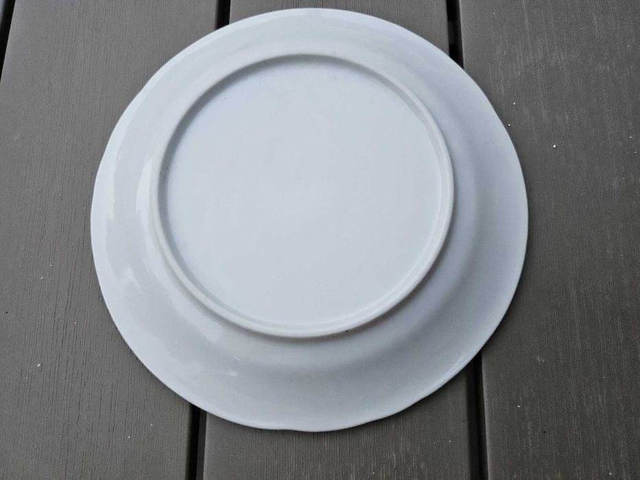 Порцеланови чинии 12 броя за 10 лева