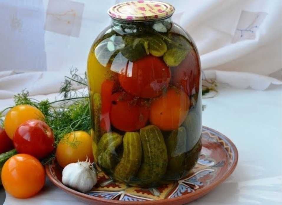 Соленья , ассорти, огурцы