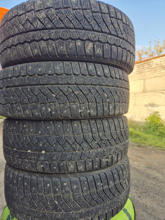 Зимняя шипованая  резина Viatti 215/55 r17