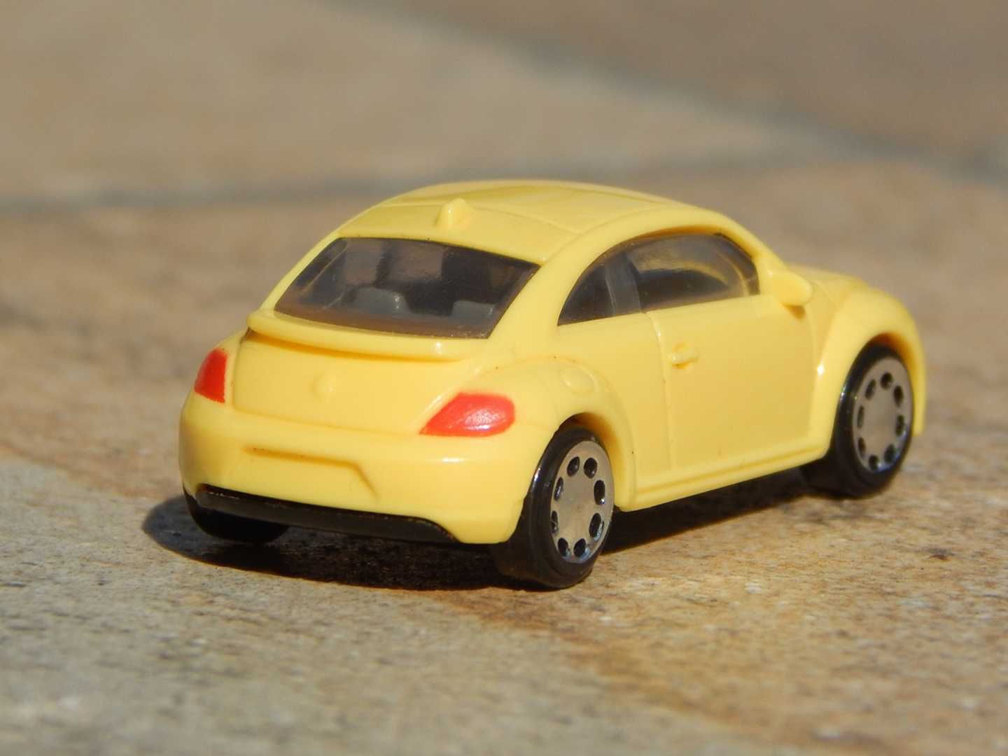 Macheta Volkswagen New Beetle 2015 Kinder sc 1:87 HO plastic