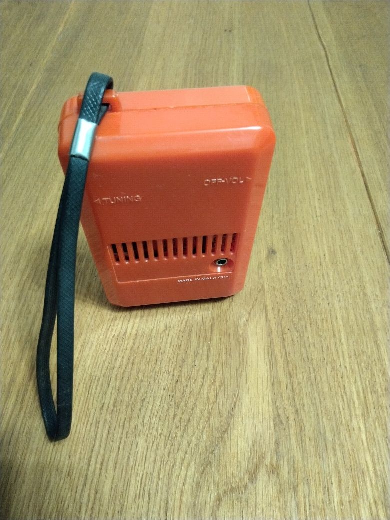 Продавам портативни ретро транзистори SHARP Model TR-173  SHARP BR-170
