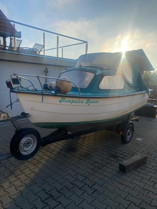 Vand ieftin barca cabinata