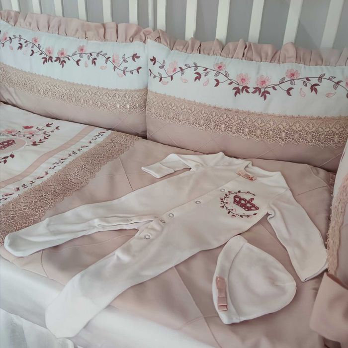 Луксозен бебешки спален комплект за момиче с обиколник + подарък