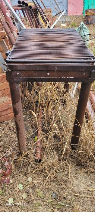 Grătar de curte din fier