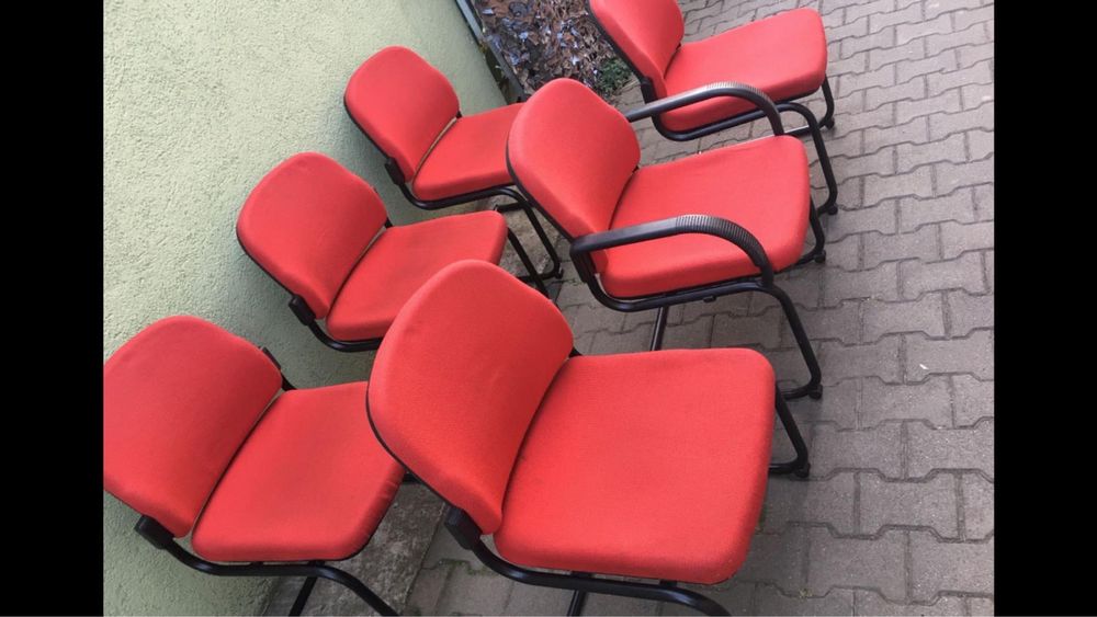 Scaune cu cadru metalic